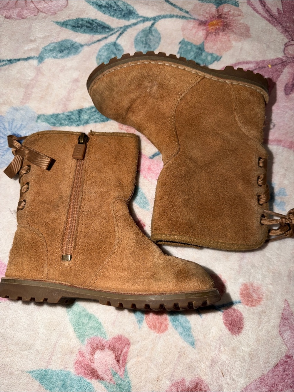 Kids Tan Suede Zip Ugg Boots with Back Bow Accent
